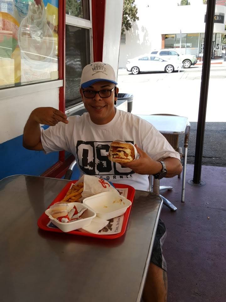 Fosters Freeze | restaurant | 201 S Glenoaks Blvd, Burbank, CA 91502, USA | 8188465906 OR +1 818-846-5906