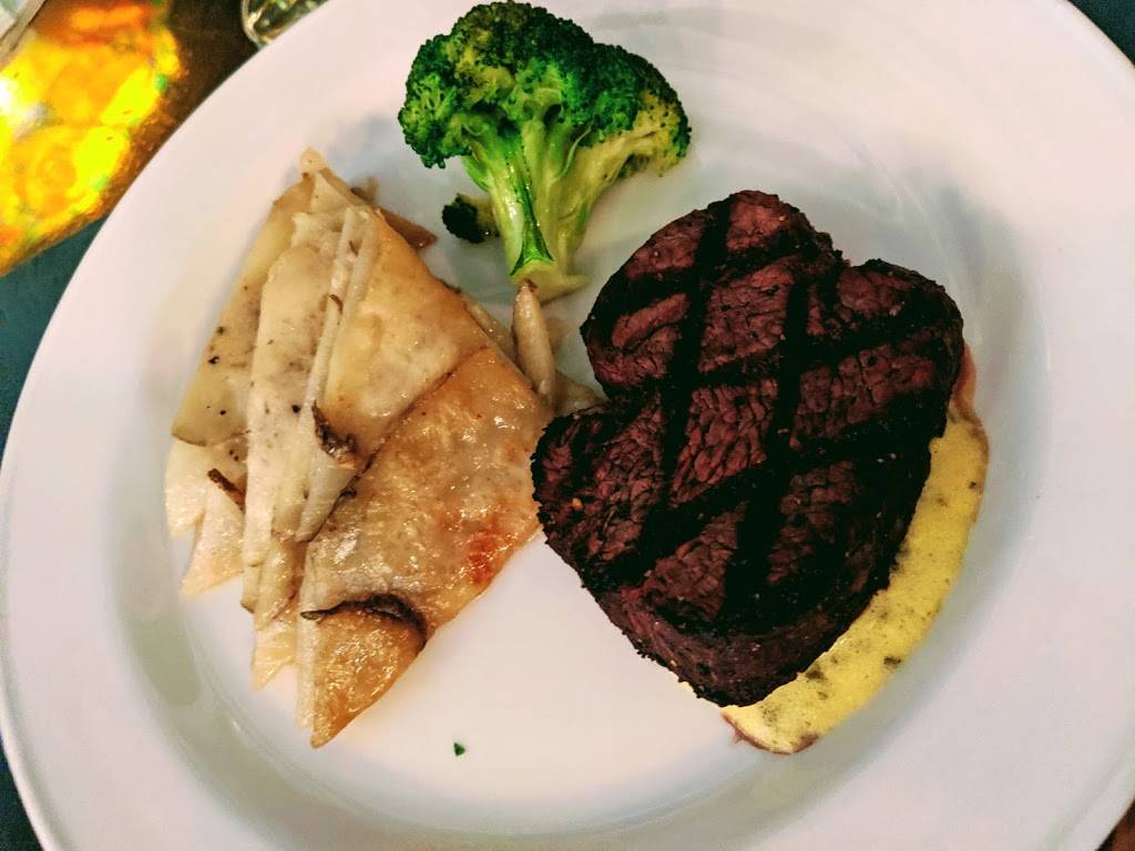 The New York Restaurant | restaurant | 101 State St, Harbor Springs, MI 49740, USA | 2315261904 OR +1 231-526-1904