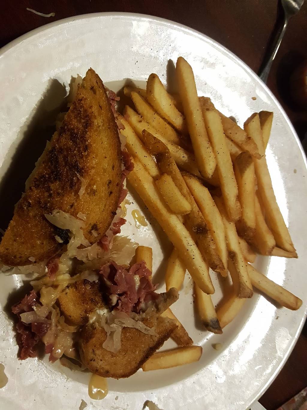 Francis Family Restaurant | restaurant | 1038 E Wheeling Ave, Cambridge, OH 43725, USA | 7404393333 OR +1 740-439-3333