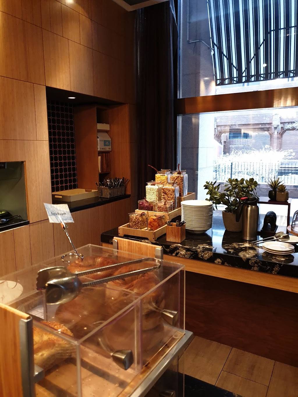 Andaz Kitchen & Bar | restaurant | 75 Wall St, New York, NY 10005, USA | 2125901234 OR +1 212-590-1234