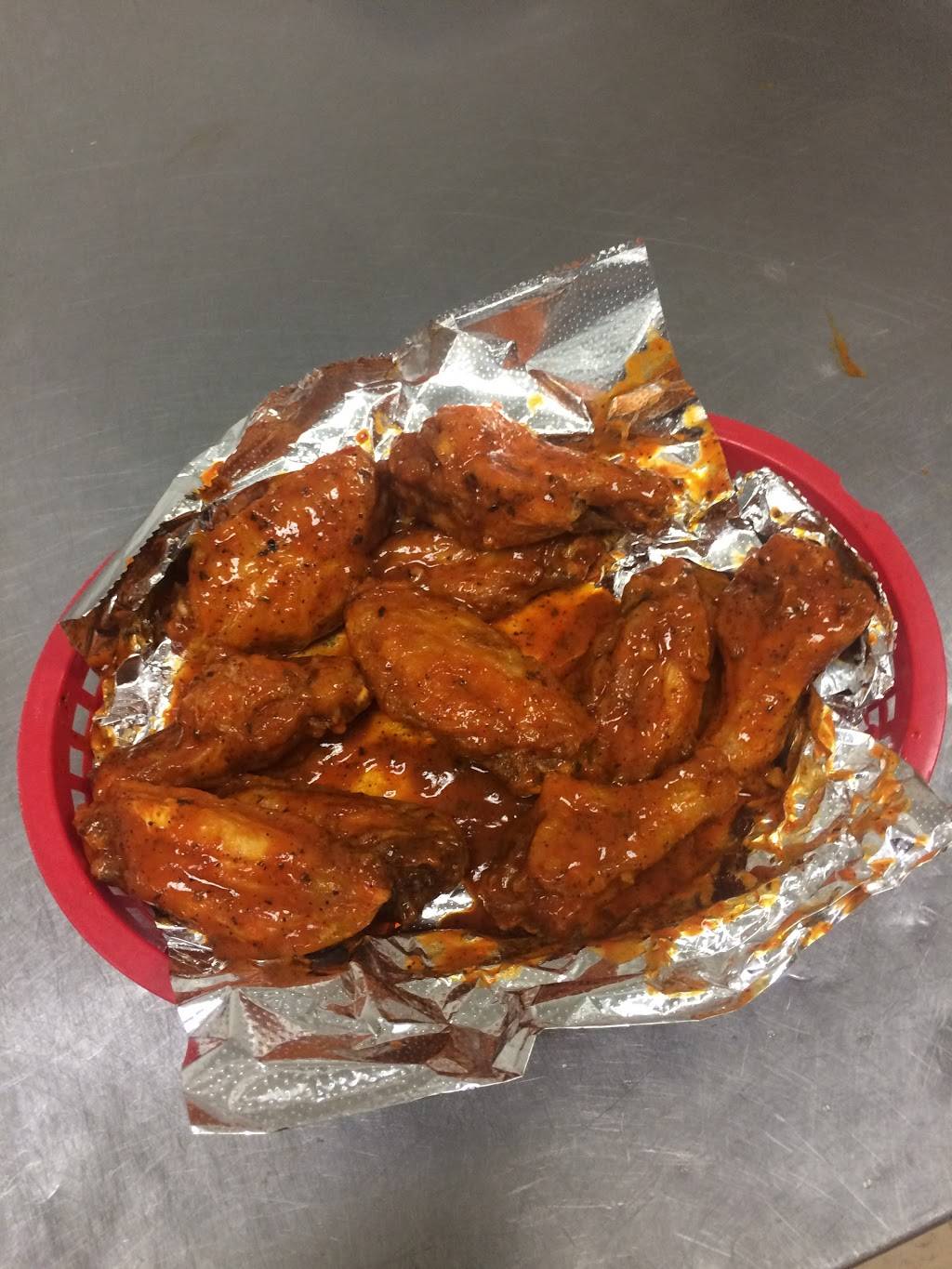 Lindseys Pizza | restaurant | 2827 Whipple Ave NW, Canton, OH 44708, USA | 3304773800 OR +1 330-477-3800