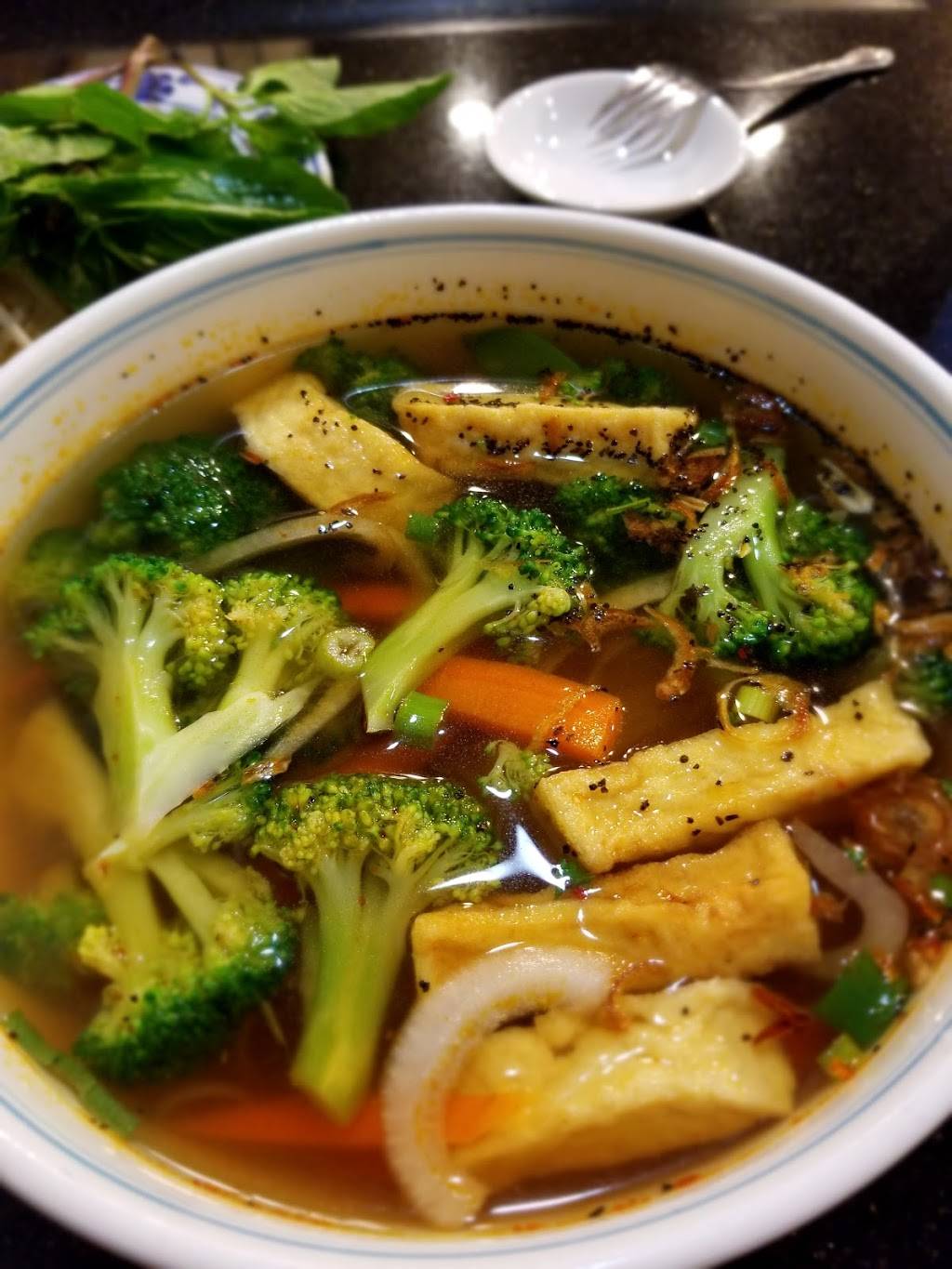 Pho 96 Vietnamese Restaurant | restaurant | 2990 W Mississippi Ave, Denver, CO 80219, USA | 3035689262 OR +1 303-568-9262