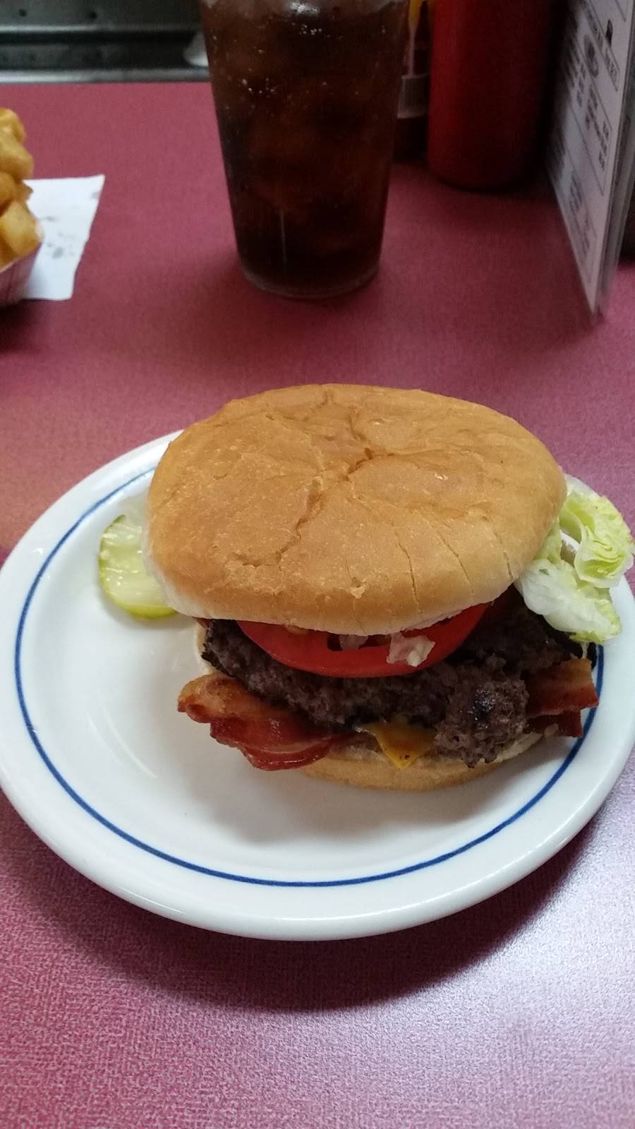 Leons Burger Express | restaurant | 407 N Main St, Mt Airy, NC 27030, USA | 3367890849 OR +1 336-789-0849