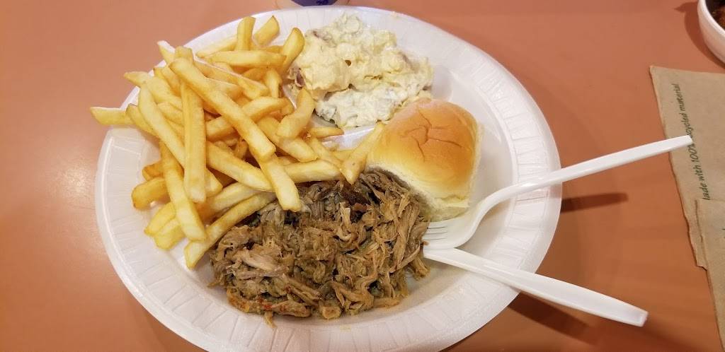 Log Cabin Barbecue | restaurant | 11672 Spotswood Trail, Elkton, VA 22812, USA | 5402899400 OR +1 540-289-9400