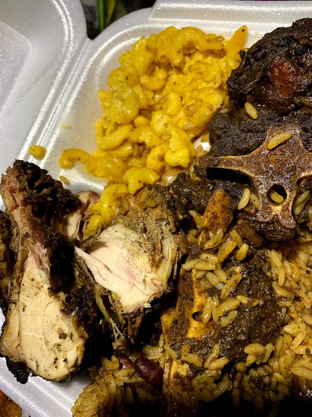 Caribbean Jerk Restaurant | restaurant | 59 W 159th St, Harvey, IL 60426, USA | 7083315289 OR +1 708-331-5289