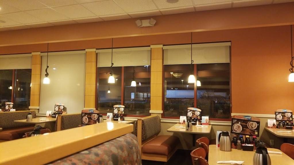 IHOP | restaurant | 2430 173rd St, Lansing, IL 60438, USA | 7084742240 OR +1 708-474-2240