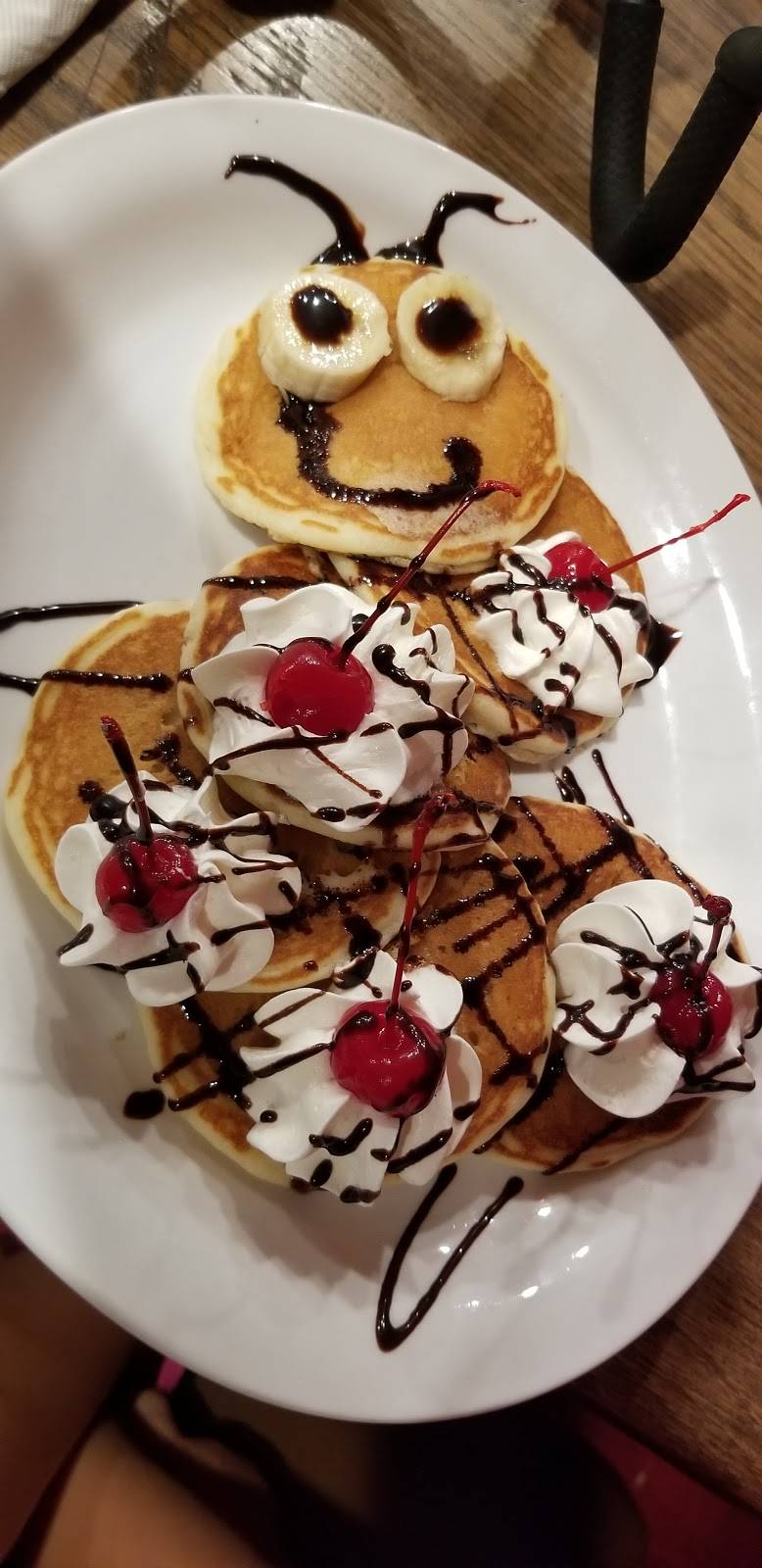 Frizzle Chicken Farmhouse Cafe | restaurant | 2785 Parkway, Pigeon Forge, TN 37863, USA | 8657747707 OR +1 865-774-7707