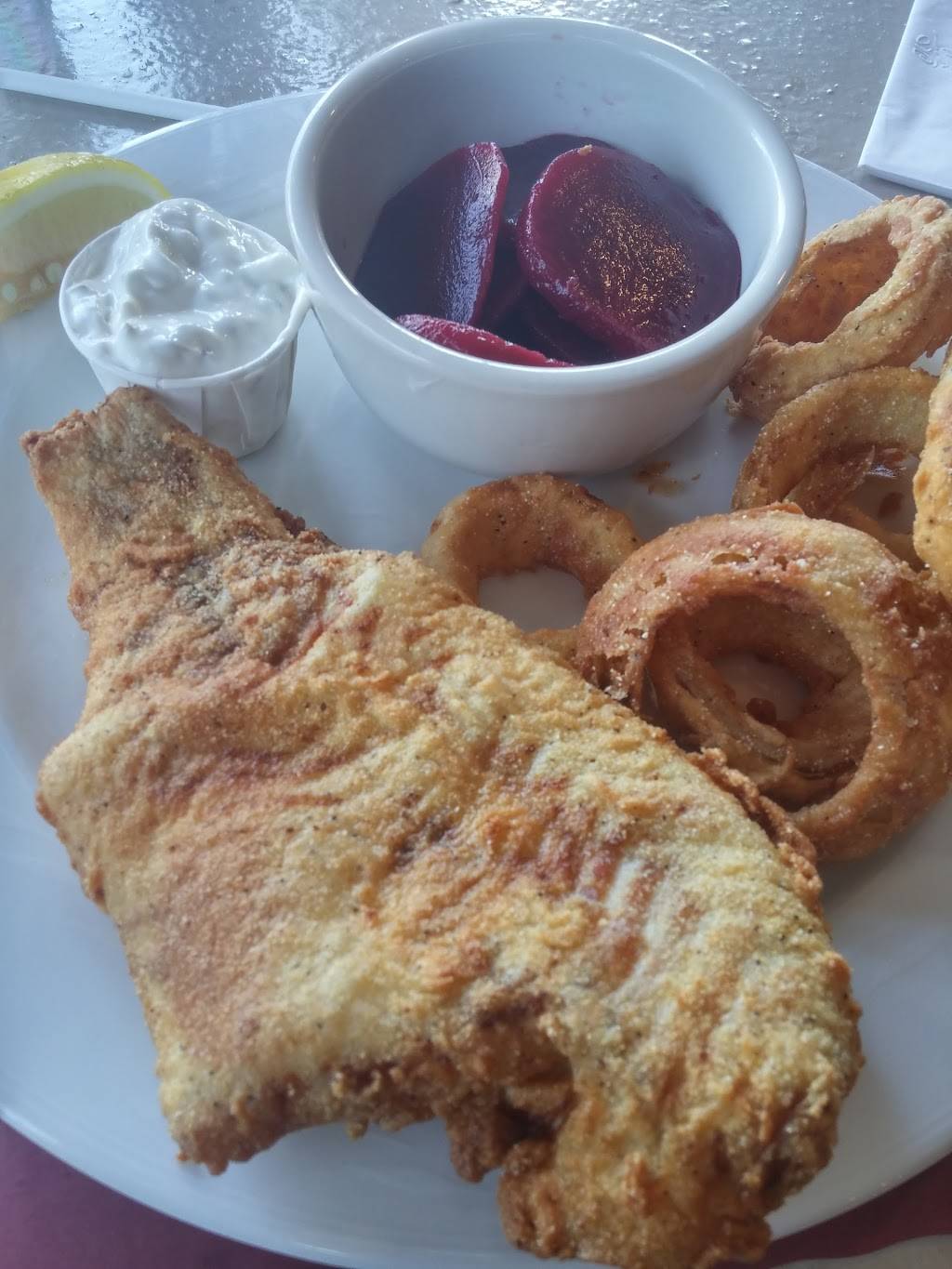 Russos Lakeside Seafood & SteakHouse | restaurant | 702 River St, Palmer, MA 01069, USA | 4132892360 OR +1 413-289-2360