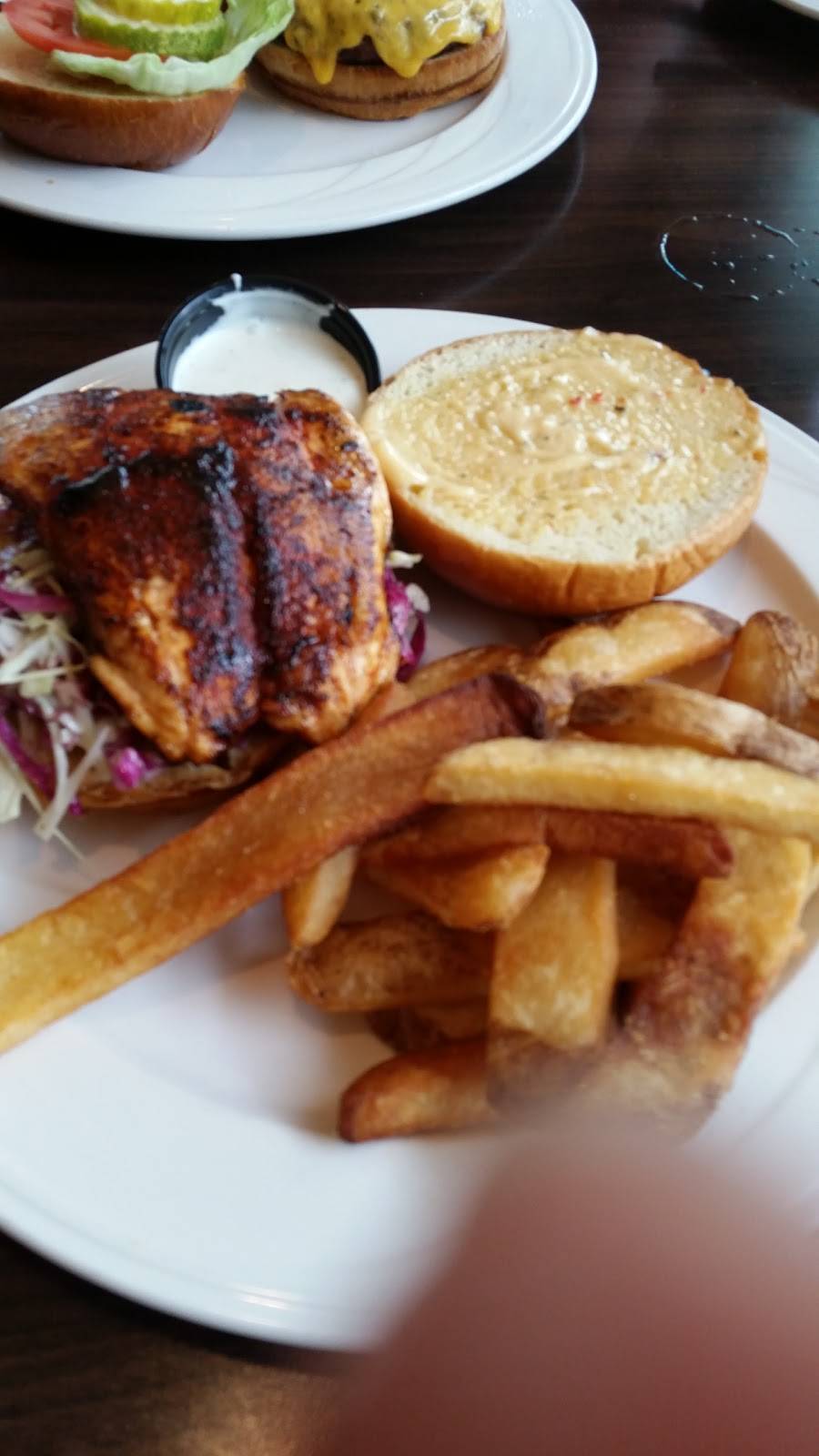 Chandlers | restaurant | 401 Roselle Rd, Schaumburg, IL 60194, USA | 8478859009 OR +1 847-885-9009