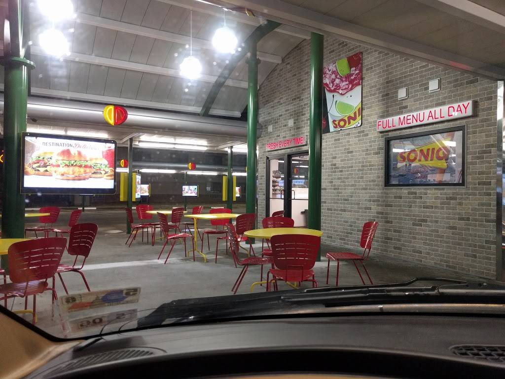 Sonic Drive-In | restaurant | 2 Howellman Dr, Du Quoin, IL 62832, USA | 6185424400 OR +1 618-542-4400