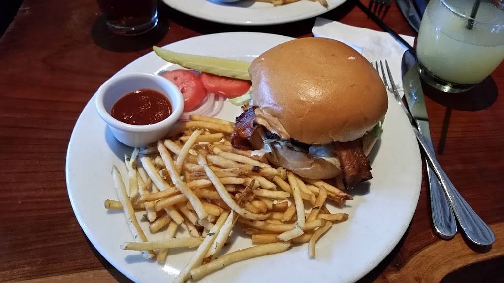 School House Restaurant & Tavern | meal takeaway | 1018 S Frankwood Ave, Sanger, CA 93657, USA | 5597873271 OR +1 559-787-3271