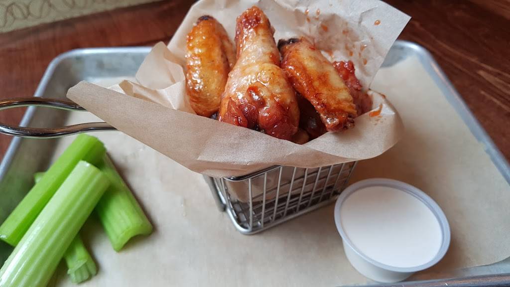 The Limestone Kitchen Restaurant & Lounge | night club | 4415 S IH 35 Frontage Rd, Austin, TX 78744, USA | 5124417900 OR +1 512-441-7900