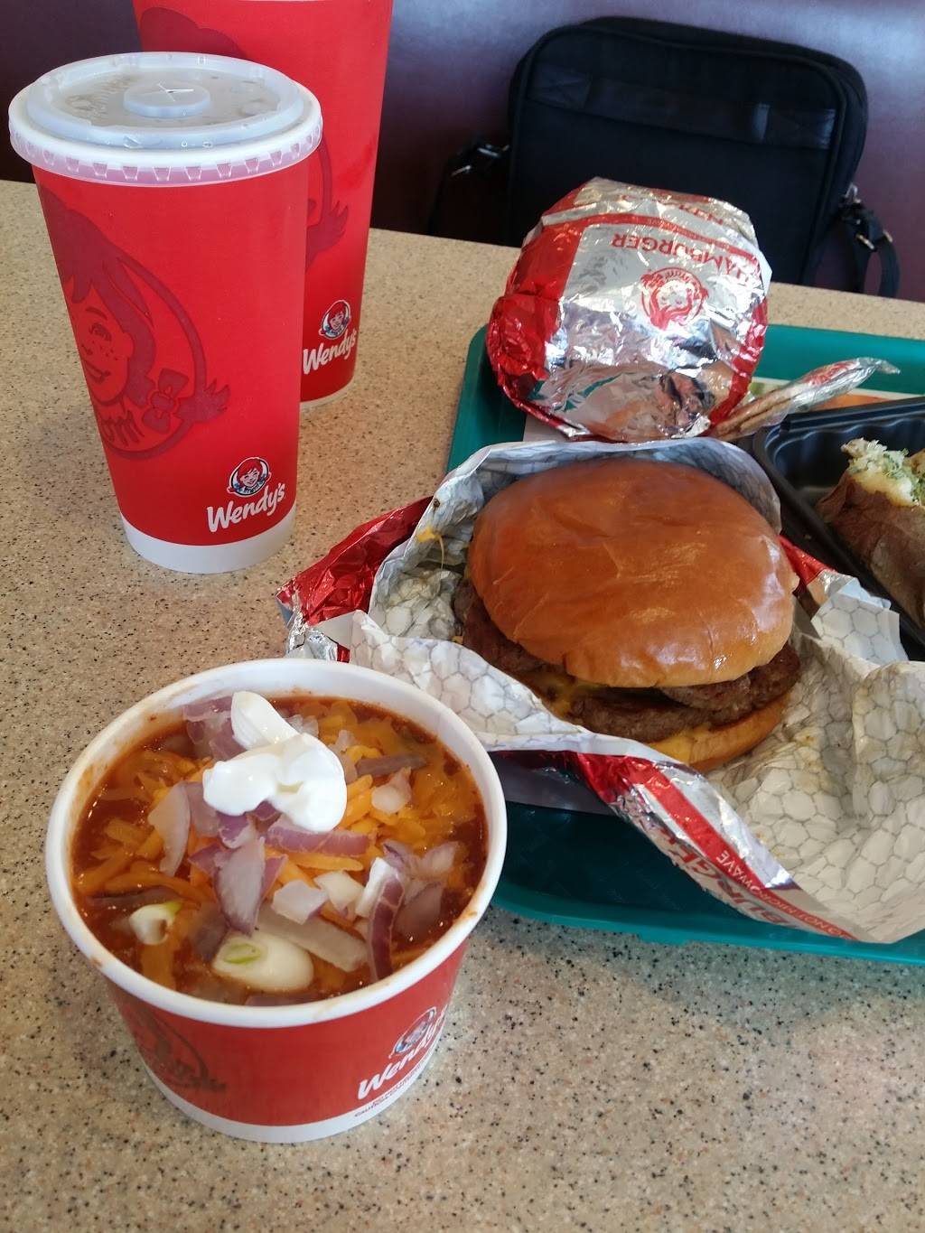 Wendys | restaurant | 29275 Central Ave, Lake Elsinore, CA 92532, USA | 9514713620 OR +1 951-471-3620