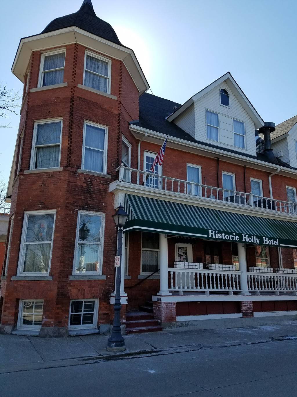 Holly Cafe | restaurant | 204 S Saginaw St, Holly, MI 48442, USA | 2483825307 OR +1 248-382-5307