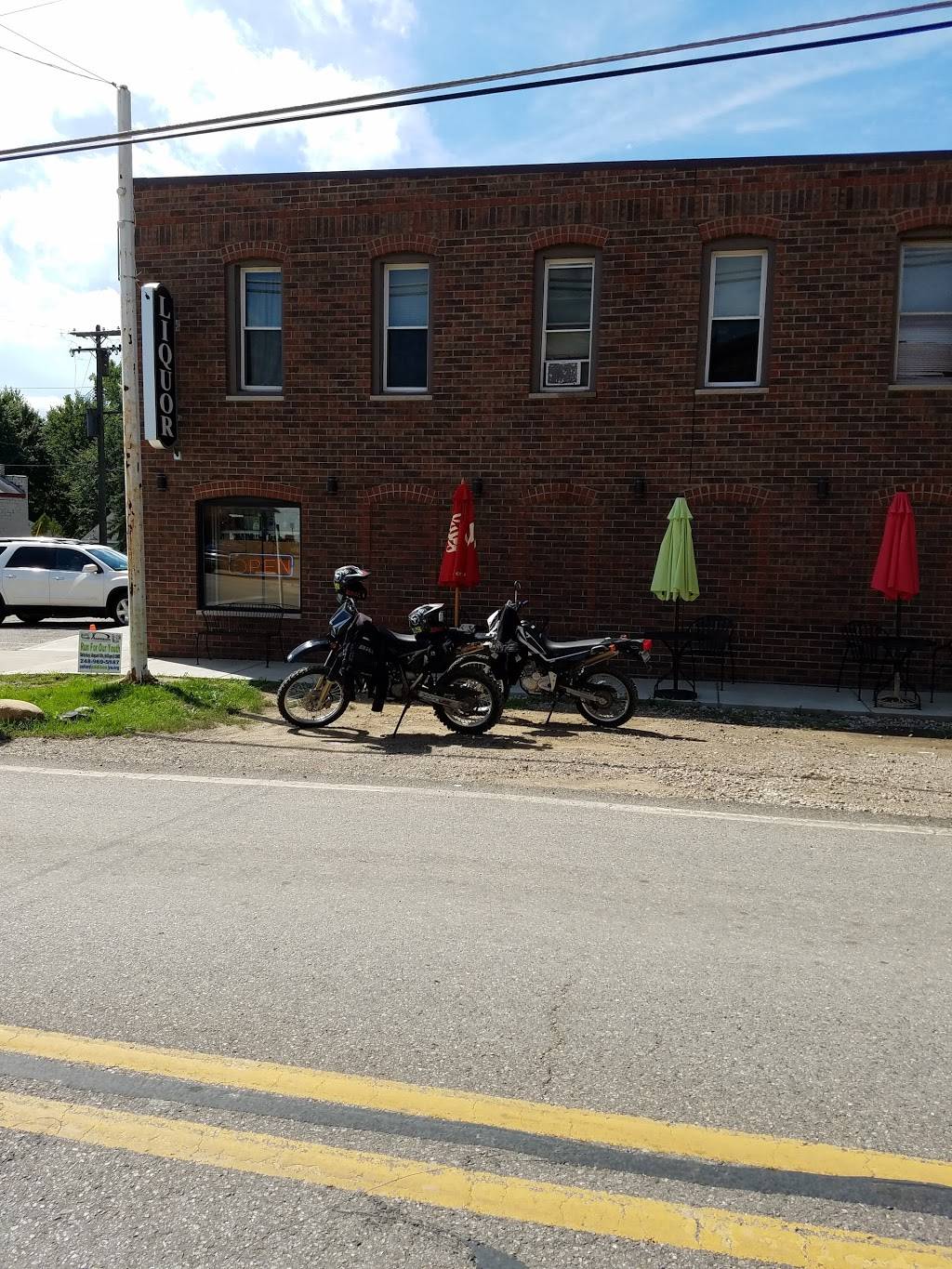 Leonards Market | restaurant | 4 W Elmwood Ave, Leonard, MI 48367, USA | 2486282915 OR +1 248-628-2915