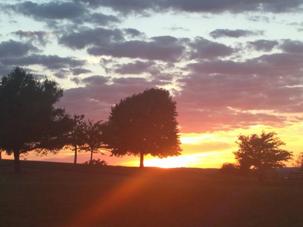 Grill On The Hill | restaurant | 1929 Skyline Dr, Worcester, MA 01605, USA | 5088541704 OR +1 508-854-1704