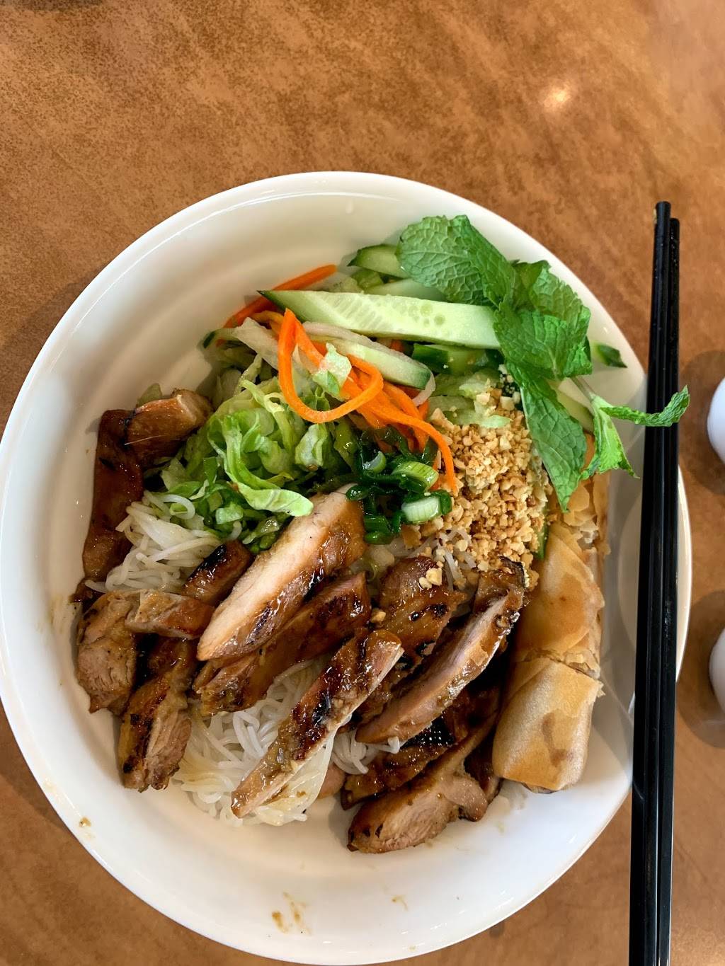 Lé Vu Authentic Vietnamese | restaurant | 1580 Dundas St E, Mississauga, ON L4X 1L4, Canada | 9052765888 OR +1 905-276-5888