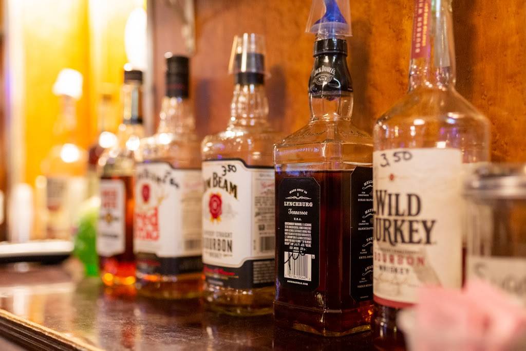 DeCamp Station | restaurant | 8767 IL-4, Staunton, IL 62088, USA | 6186372951 OR +1 618-637-2951