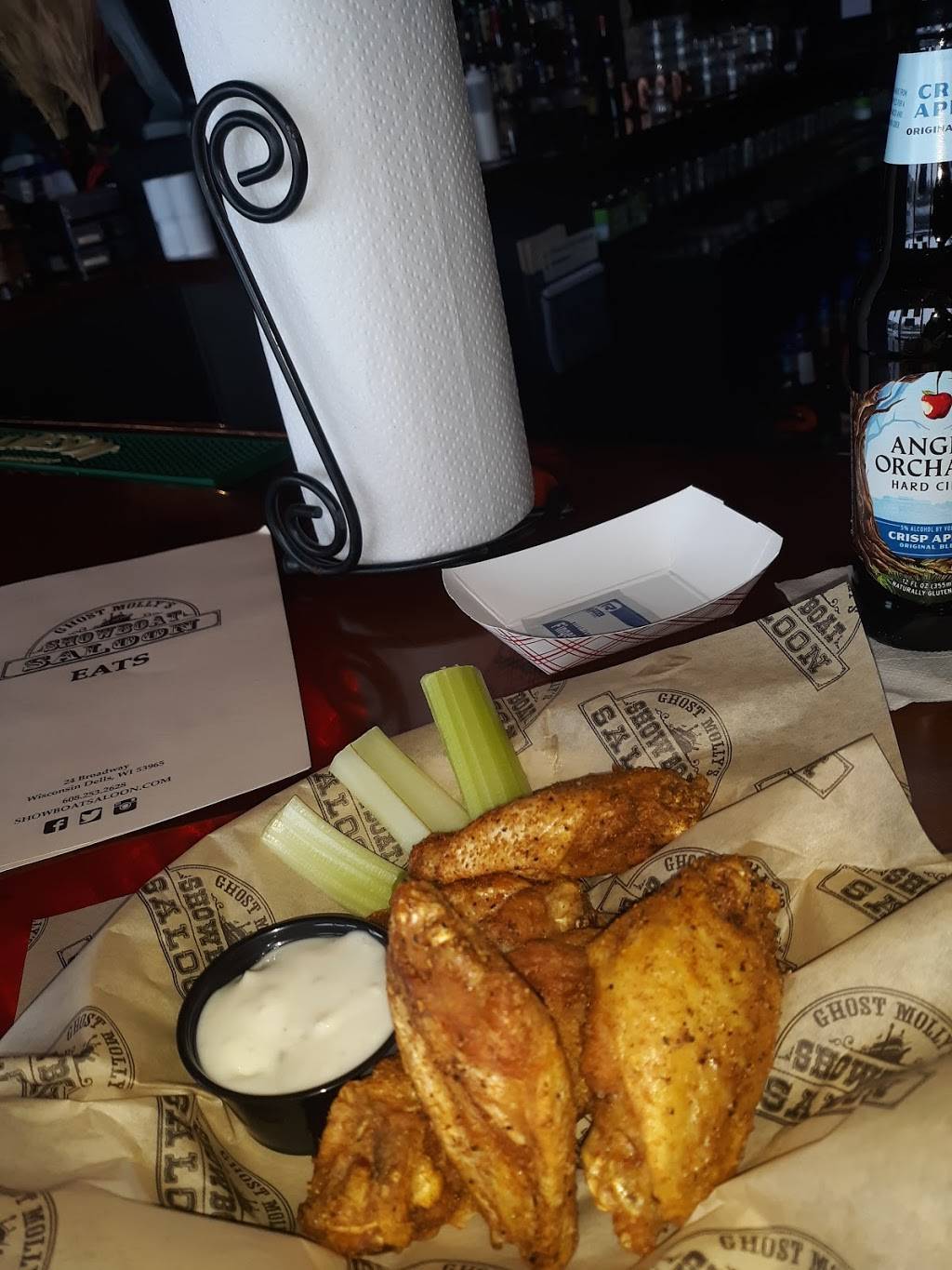 Tugs Kitchen At Showboat Saloon | restaurant | 24 Broadway, Wisconsin Dells, WI 53965, USA | 6082530707 OR +1 608-253-0707