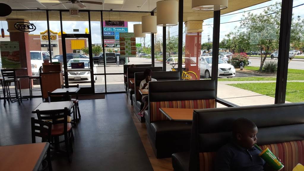 Subway Restaurants | restaurant | 10325 Lake June Rd Suite 100, Dallas, TX 75217, USA | 9723291852 OR +1 972-329-1852