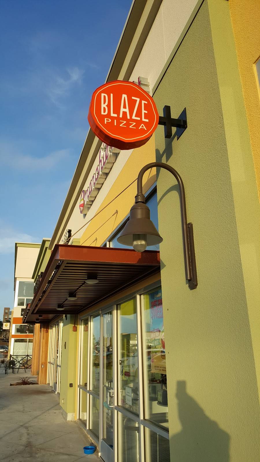Blaze Pizza | meal takeaway | 110 General Stilwell Dr Ste.106, Marina, CA 93933, USA | 8317411077 OR +1 831-741-1077