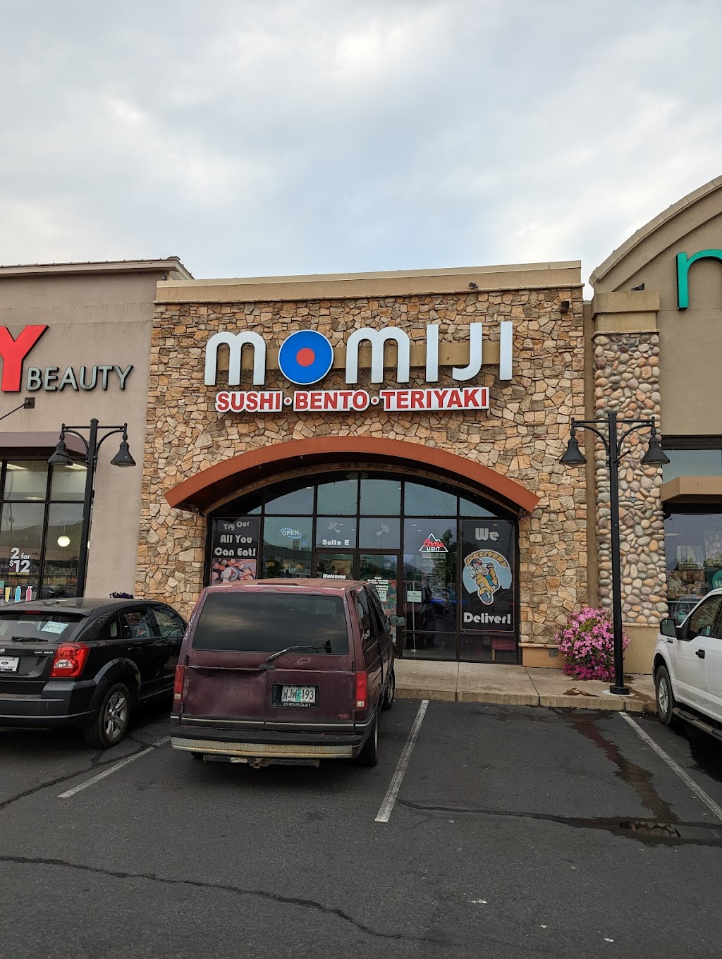Momiji sushi bento teriyaki | restaurant | 3380 Washburn Way Suite E, Klamath Falls, OR 97603, USA | 5413066668 OR +1 541-306-6668
