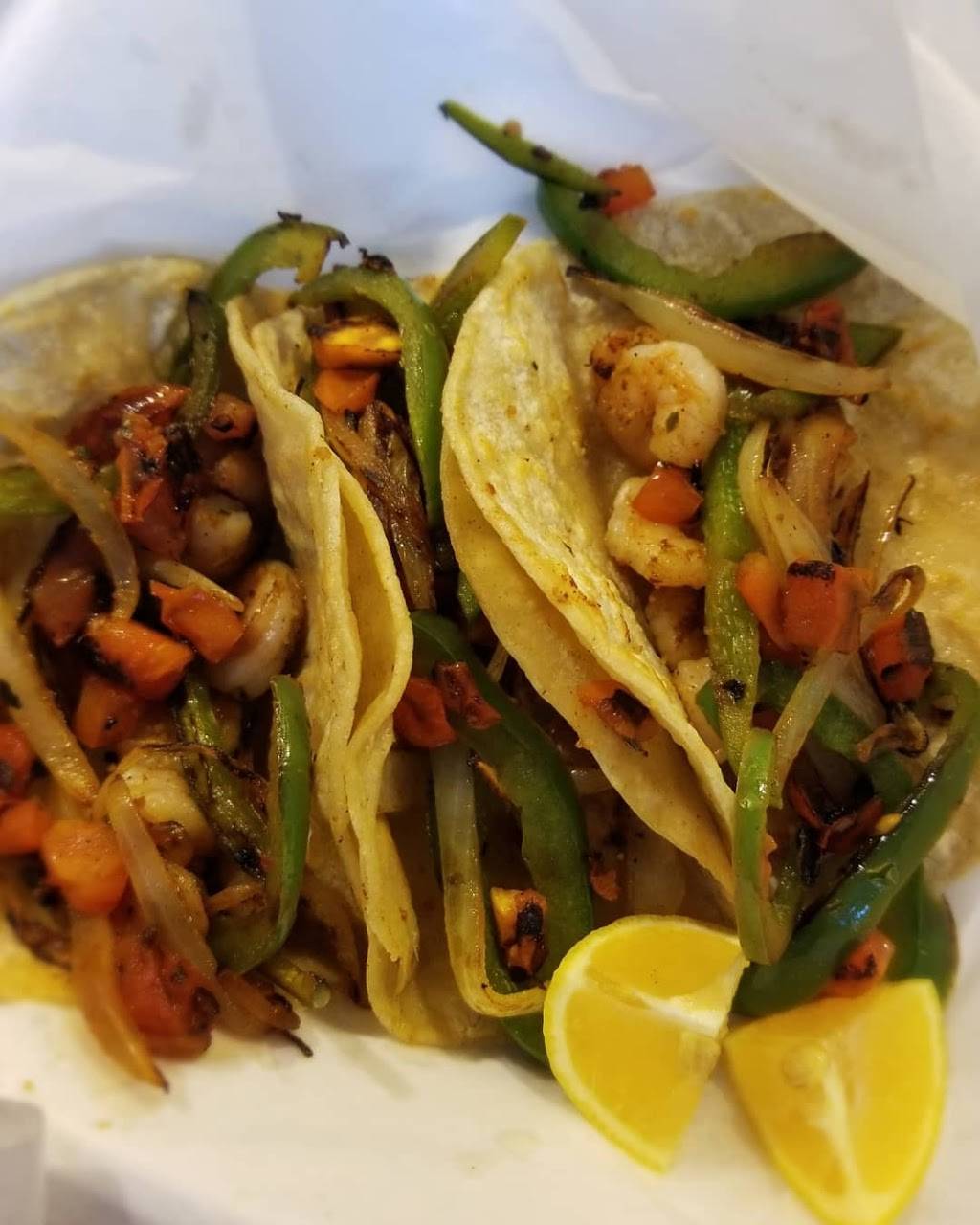 La Sirenita Seafood | restaurant | 5901 Dyer St, El Paso, TX 79904, USA | 9152594009 OR +1 915-259-4009