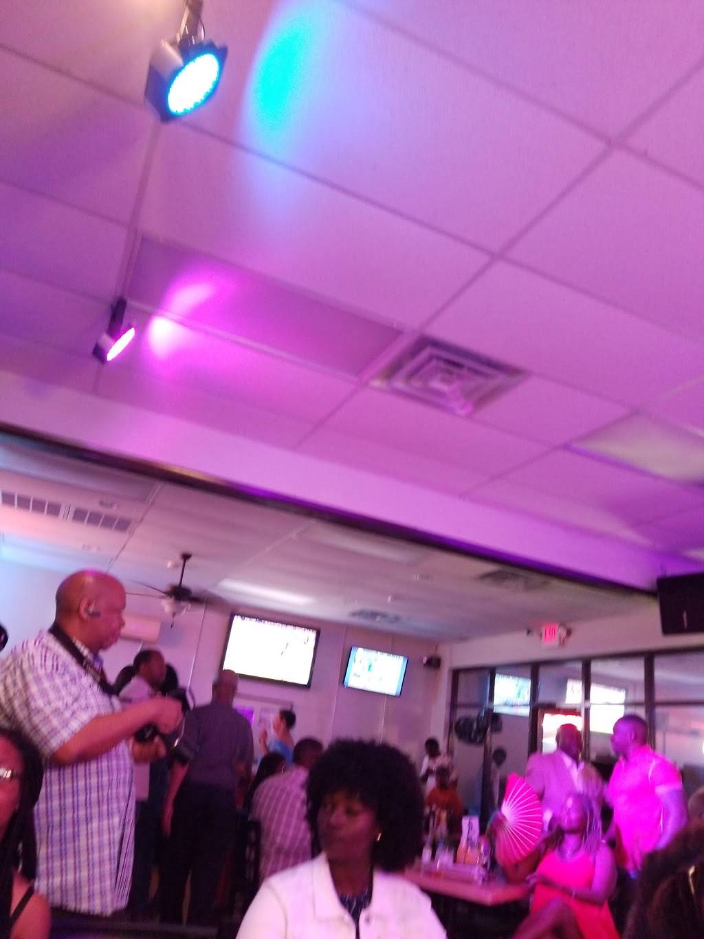 Reggae Grill | night club | 301 Rice Meadow Way #7, Columbia, SC 29229, USA | 8035696395 OR +1 803-569-6395