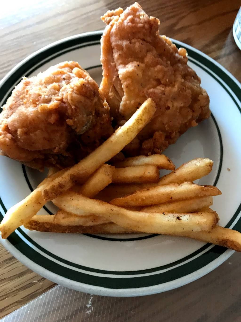 KFC | meal delivery | 100 City Centre Dr, Mississauga, ON L5B 2C9, Canada | 9052764222 OR +1 905-276-4222