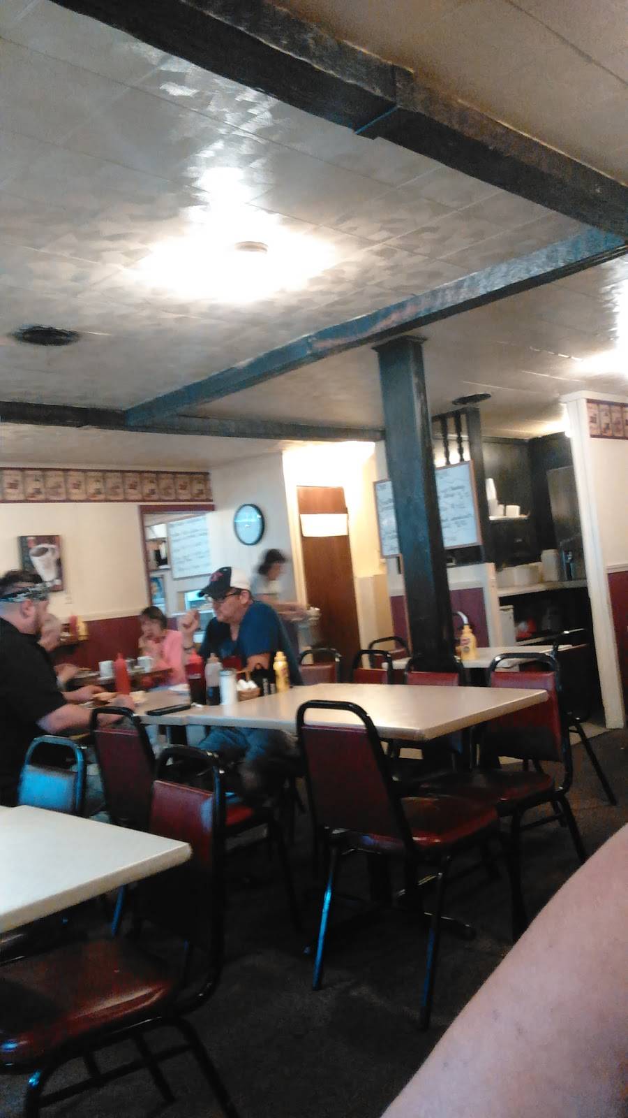 Dads Place | restaurant | 1104 3rd St, Three Rivers, MI 49093, USA | 2692797175 OR +1 269-279-7175