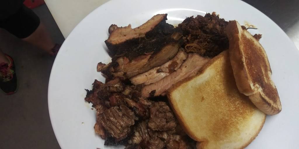 pink pig barbecue | restaurant | 1969 W Co Rd 476, Bushnell, FL 33513, USA | 3527937744 OR +1 352-793-7744