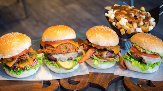 Burger Legend | restaurant | 236 Queen St S, Mississauga, ON L5M 1L5, Canada | 9059971822 OR +1 905-997-1822