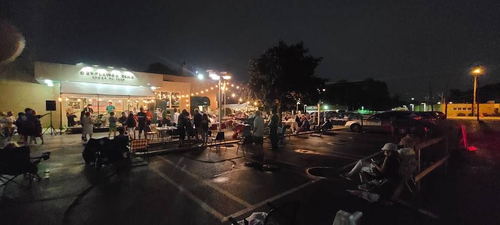 Des Plaines Elks Lodge | restaurant | 495 Lee St, Des Plaines, IL 60016, USA | 8478241526 OR +1 847-824-1526