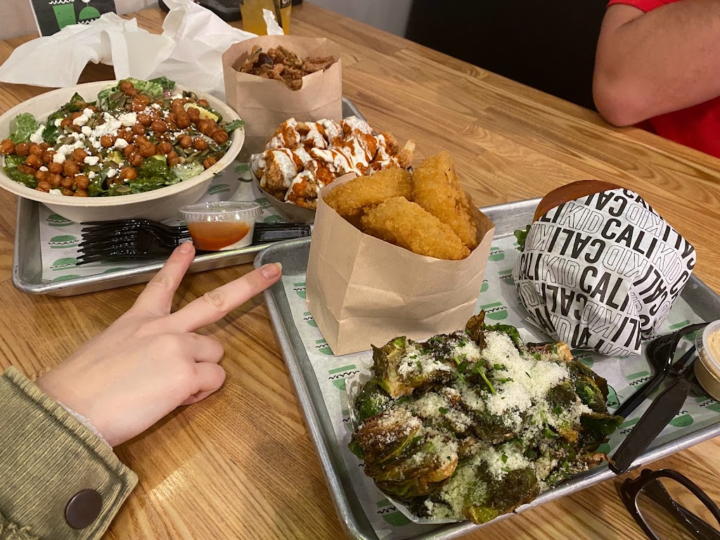 Cali Kid Burgers n Shakes | restaurant | 4587 Livermore Outlets Dr, Livermore, CA 94551, USA | 9254954572 OR +1 925-495-4572