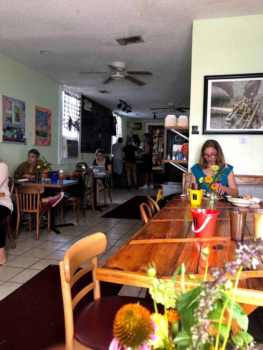 Sneaky Pickle | cafe | 4017 St Claude Ave, New Orleans, LA 70117, USA | 5042185651 OR +1 504-218-5651