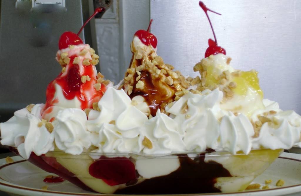 Little Twirl Dairy Bar | restaurant | 58 W Main St, Livonia, IN 47108, USA | 8127554000 OR +1 812-755-4000