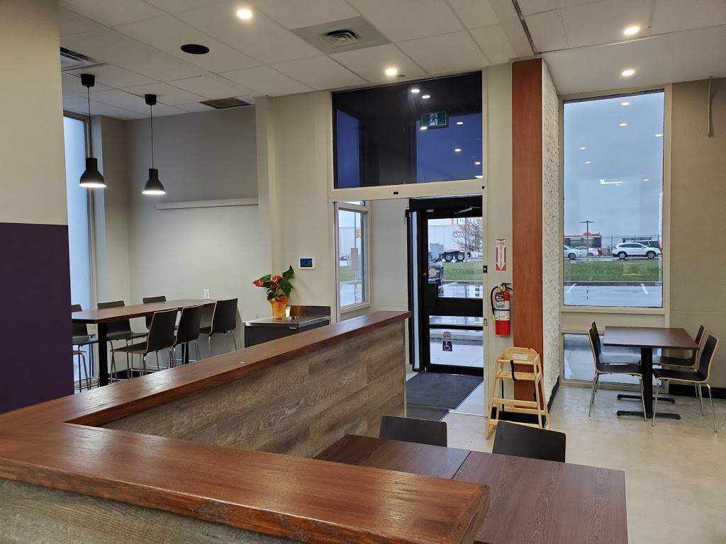 Fresh Burger Airport | restaurant | 6575 Airport Rd, Mississauga, ON L4V 1E5, Canada | 9056785099 OR +1 905-678-5099