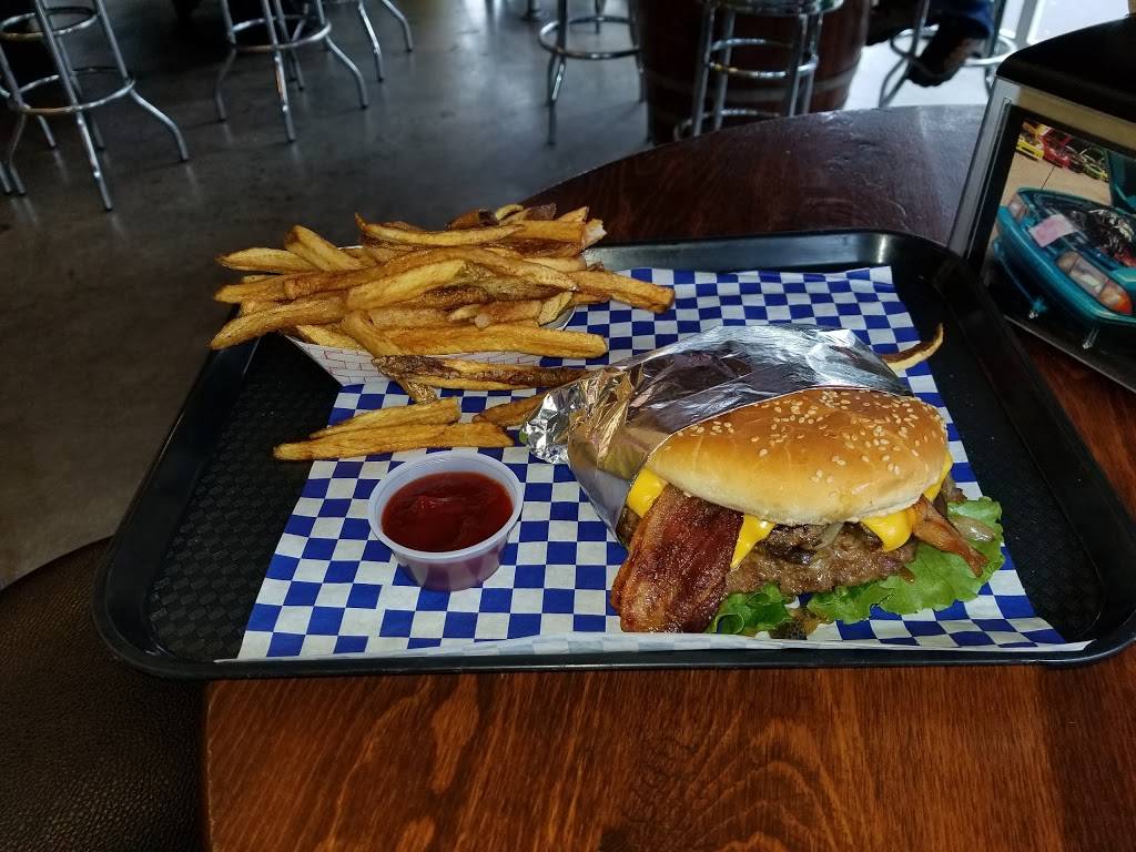 Nuttys Junkyard Grill | restaurant | 6717 204th St NE, Arlington, WA 98223, USA | 3604037538 OR +1 360-403-7538