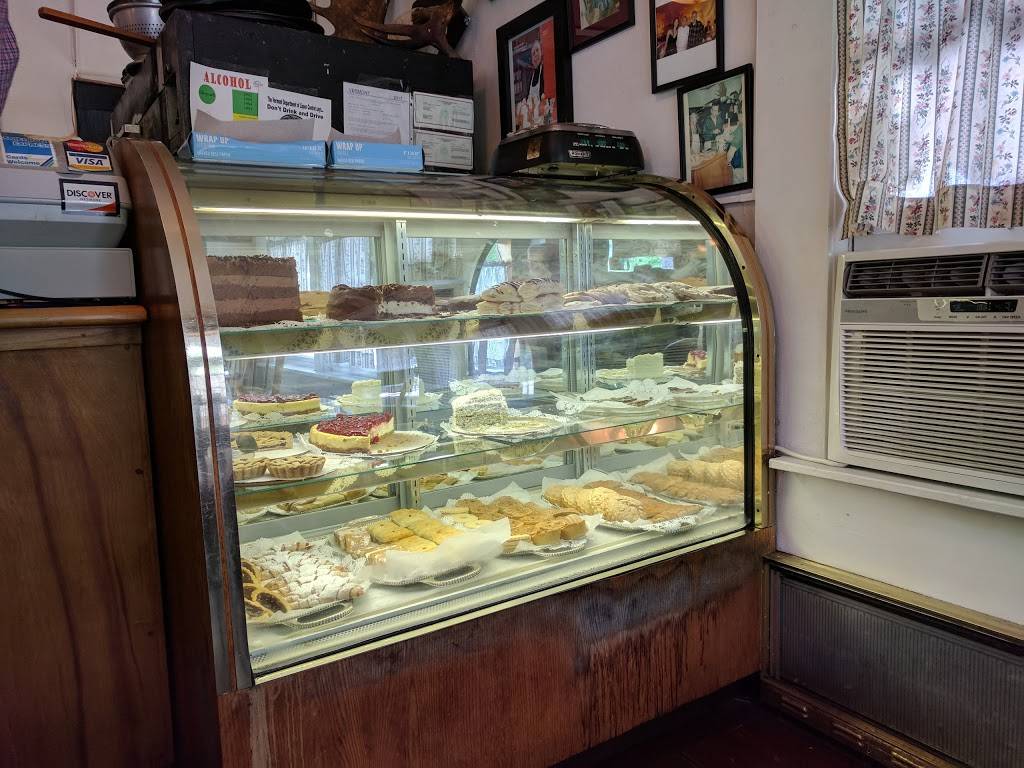 Rainbow Sweets | bakery | 1689 US-2, Marshfield, VT 05658, USA | 8024263531 OR +1 802-426-3531