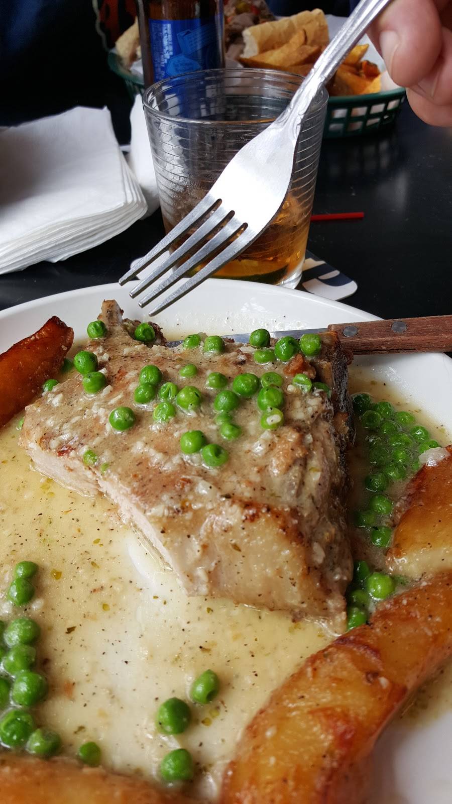 Turtles Bar & Grill | restaurant | 238 W 33rd St, Chicago, IL 60616, USA | 3122257333 OR +1 312-225-7333