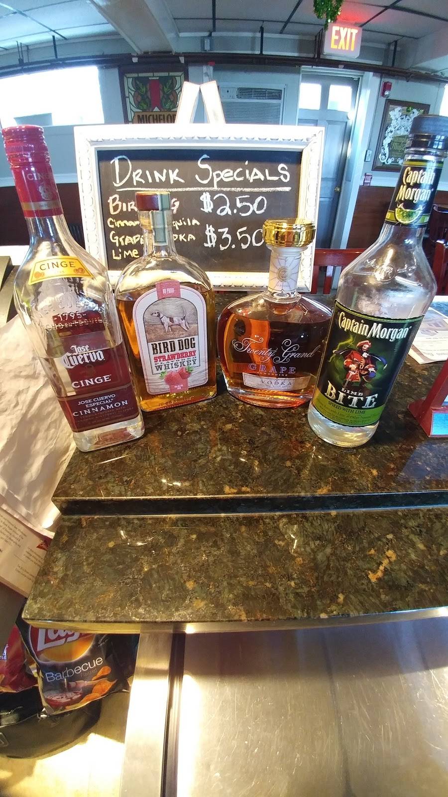 Town Crier | restaurant | 5 Maitland St, Fairhaven, MA 02719, United States | 5089928687 OR +1 508-992-8687