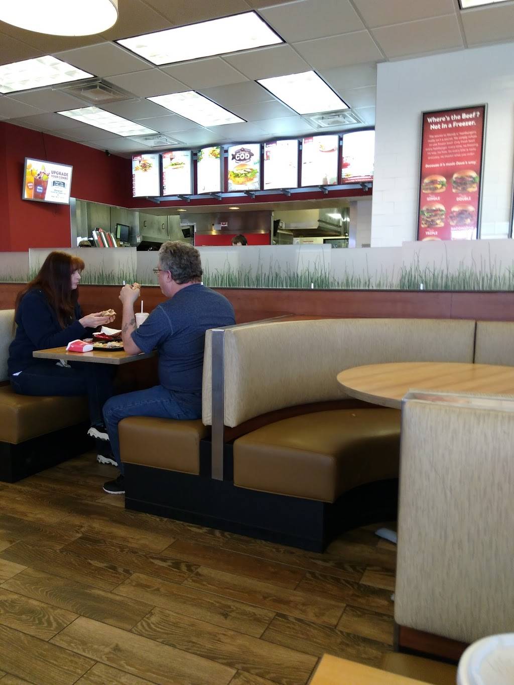 Wendys | restaurant | 5965 E Riverside Blvd, Rockford, IL 61114, USA | 8156369612 OR +1 815-636-9612