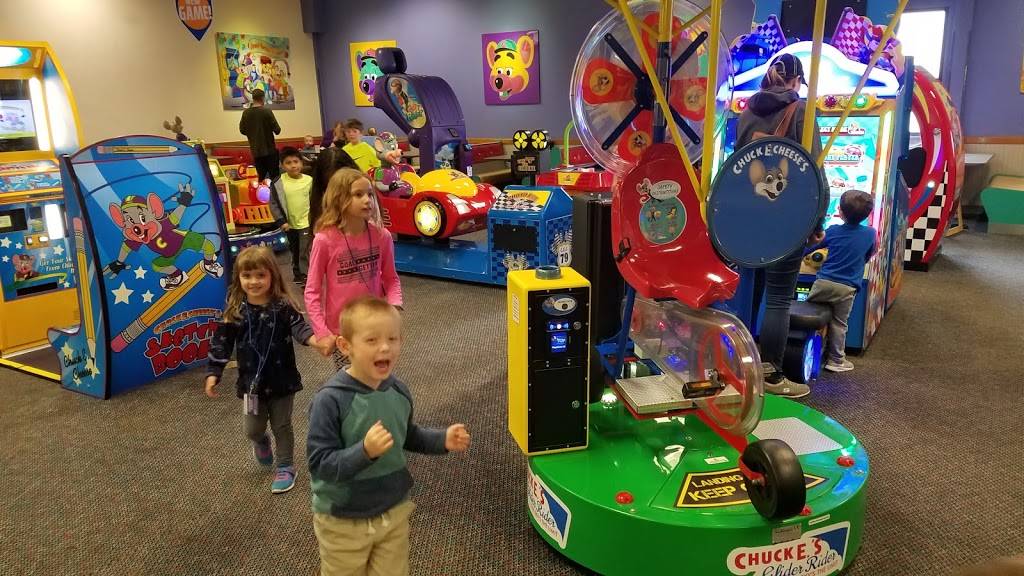 Chuck E. Cheese | restaurant | 2215 SW Wanamaker Rd, Topeka, KS 66614, USA | 7852727306 OR +1 785-272-7306