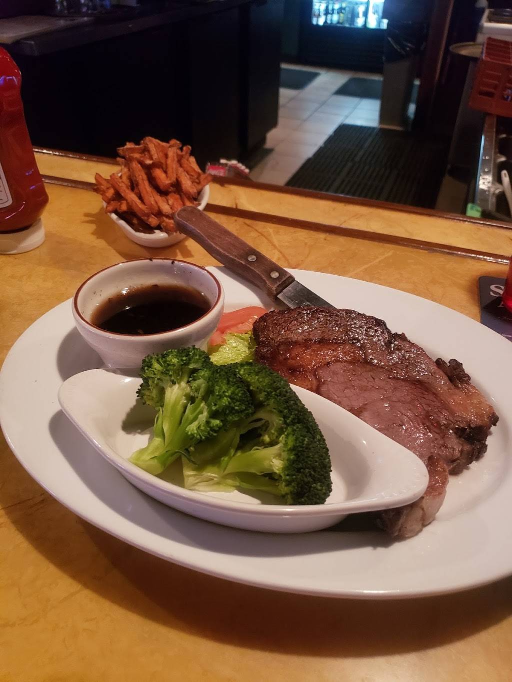 Smartys Restaurant & Pub | restaurant | 215 Main St, Niantic, CT 06357, USA | 8607398818 OR +1 860-739-8818