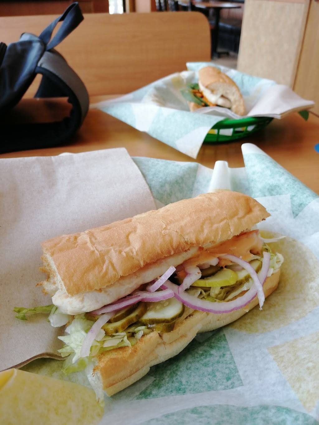 Subway | restaurant | 1629 E Michigan Ave, Lansing, MI 48912, USA | 5174842390 OR +1 517-484-2390