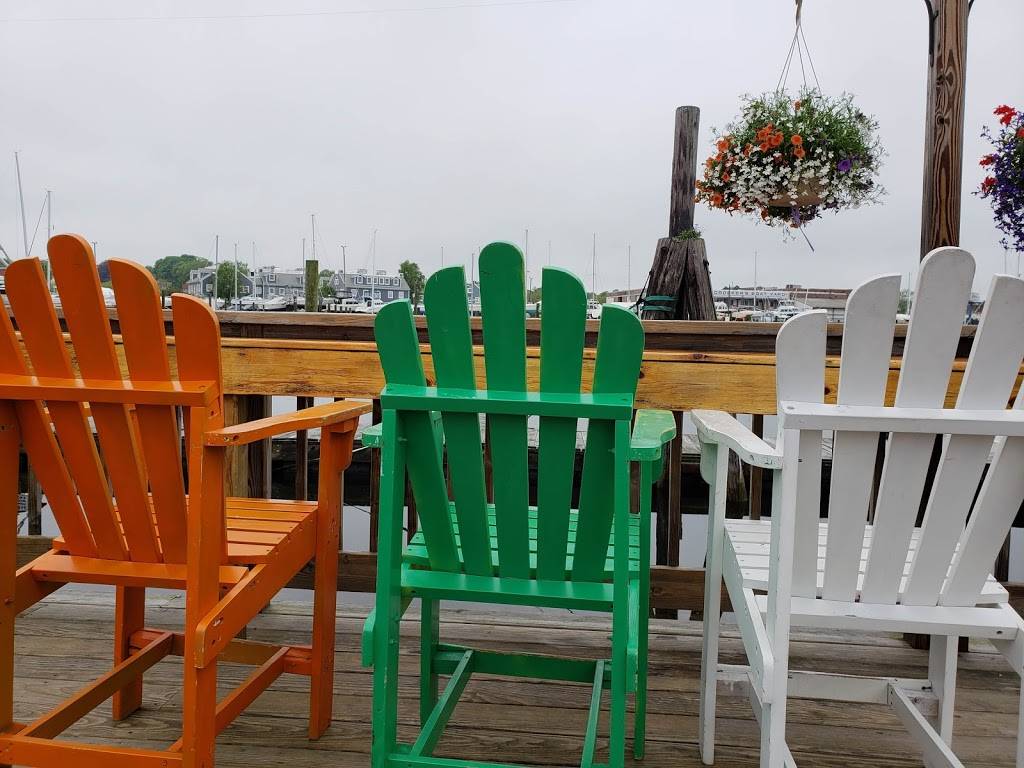 Captain Scotts Lobster Dock | restaurant | 80 Hamilton St, New London, CT 06320, USA | 8604391741 OR +1 860-439-1741