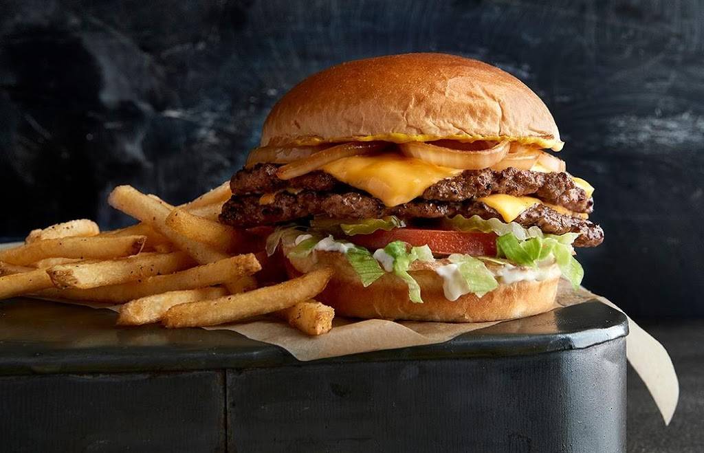 Buffalo Wild Wings | restaurant | 2807 Plaza Dr, Peru, IL 61354, USA | 8157808283 OR +1 815-780-8283