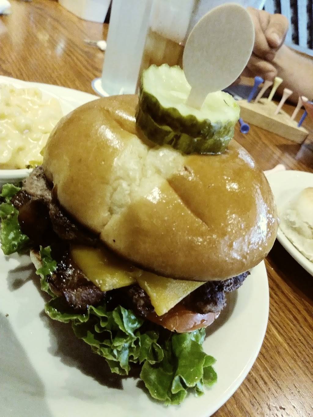 Cracker Barrel Old Country Store | restaurant | 800 N Interstate Dr, Norman, OK 73072, USA | 4053603117 OR +1 405-360-3117