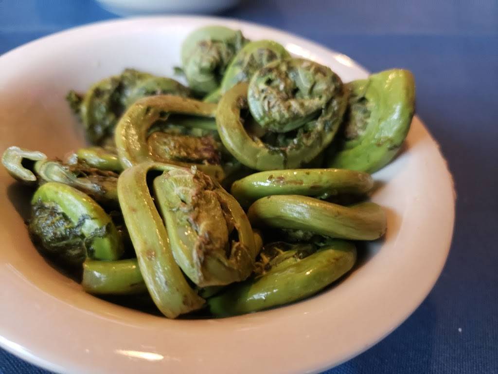 McLaughlin’s at the Marina | restaurant | 100 Marina Rd, Hampden, ME 04444, USA | 2079901111 OR +1 207-990-1111