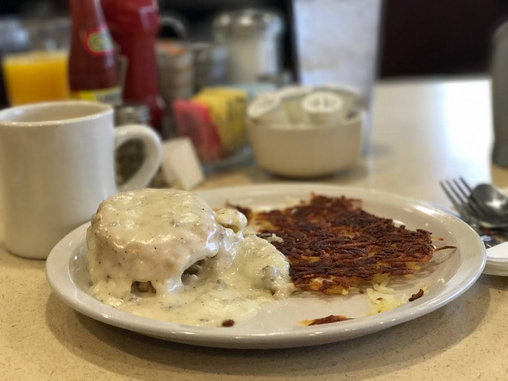 The Big Biscuit | restaurant | 139 N Belt Hwy, St Joseph, MO 64506, USA | 8162730633 OR +1 816-273-0633